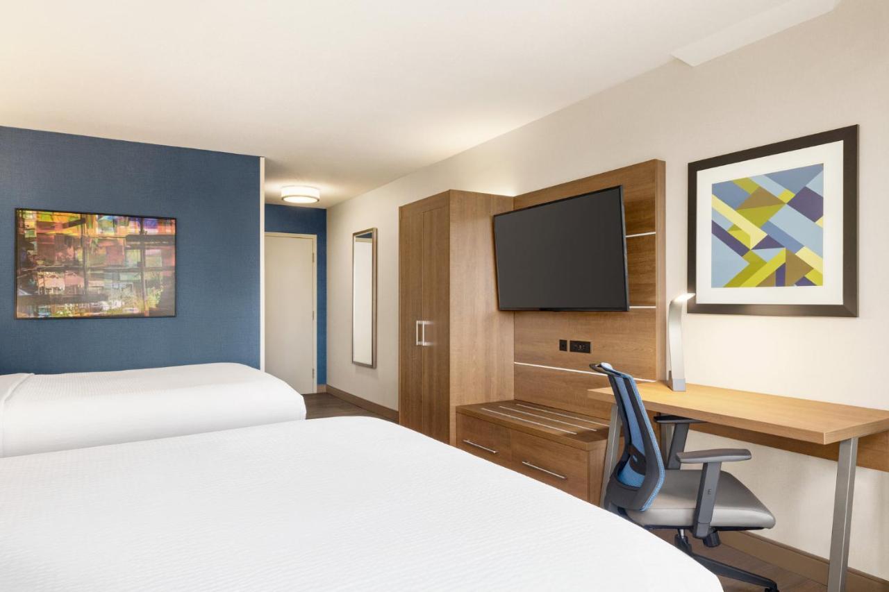 2 Queen Beds Standard City View